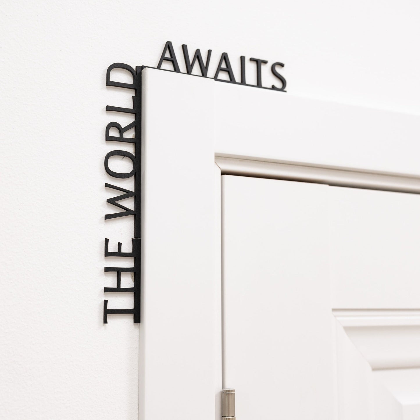 Wooden Corner Quote – The World Awaits
