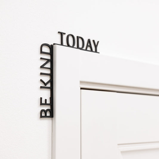 Wooden Corner Quote – Be Kind Today